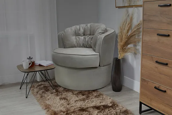 Кресла и пуфы